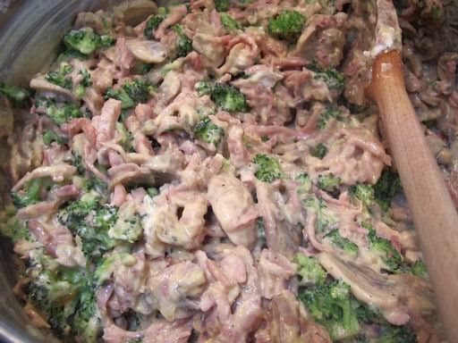 Flødeost naturel og sennep røres i