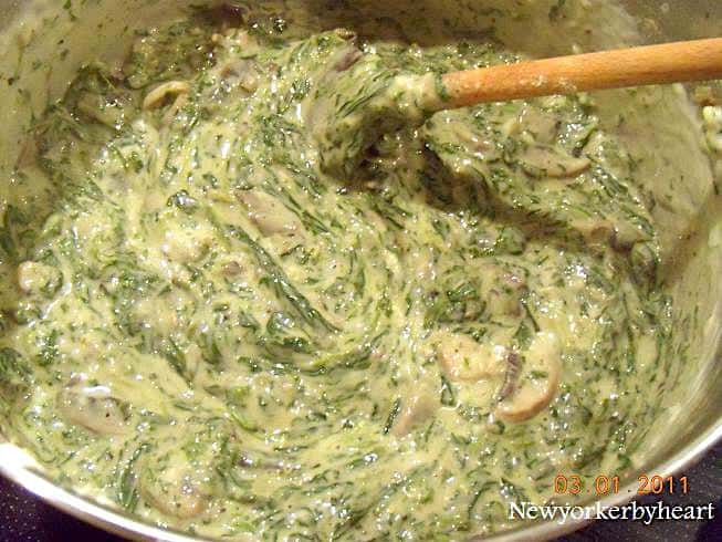 Madlavningsfløde tilsættes, til det bliver til en tyk sovs