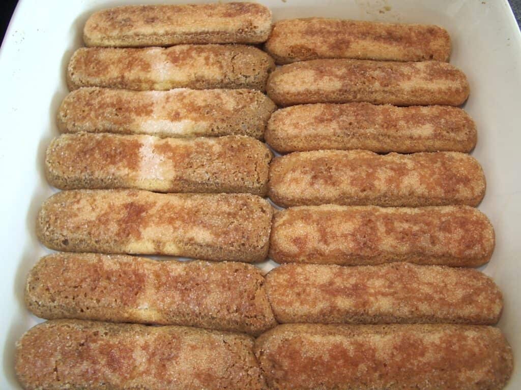 Savoiardi kiks (Ladyfingers dyppet i kaffet og dryppet med Kahlúa