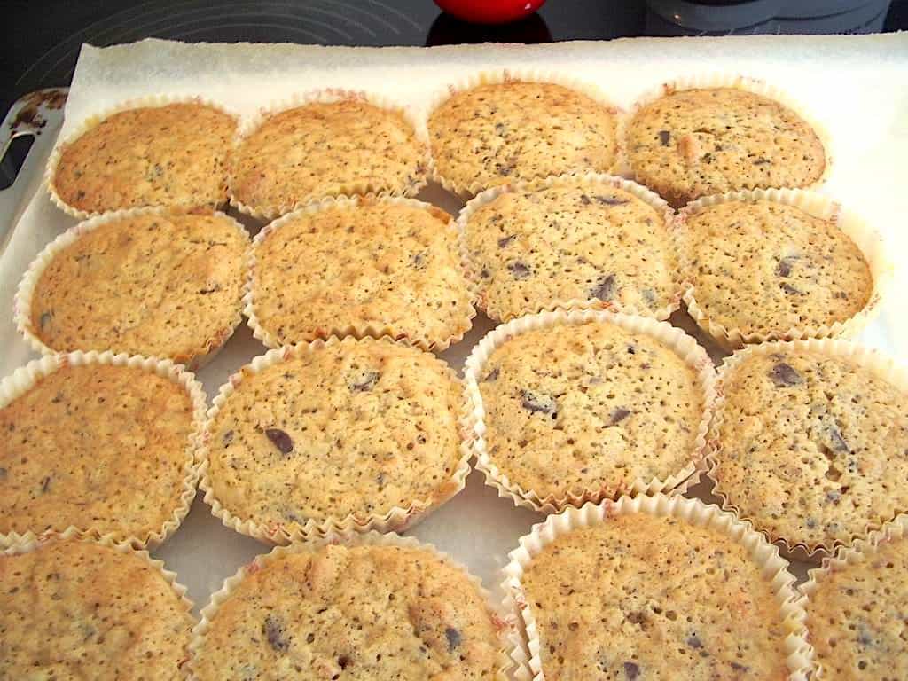billede med makronmuffins med chokolade
