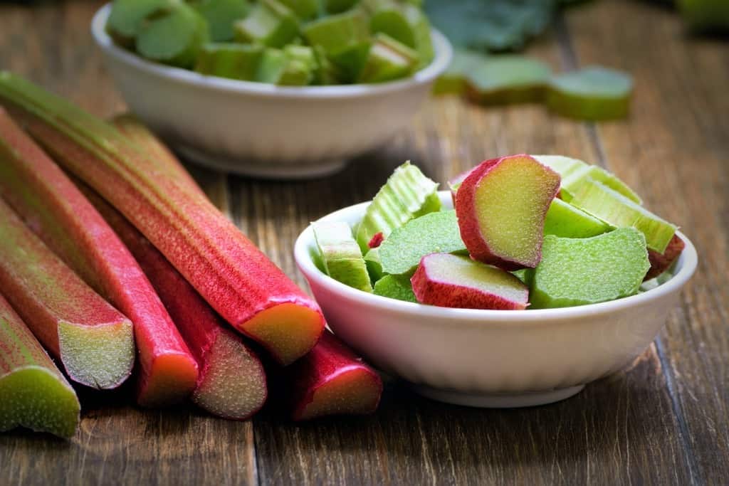 billede med rabarber til rabarberkage