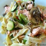 billede til pasta med laks og grøntsager