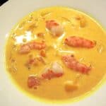 billede til ferskensuppe med rejer og karry
