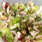 Salat med kylling, druer og valnødder