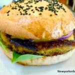 Kikærteburger med BBQ sauce og cheddarost