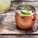 et billede med moscow mule cocktail