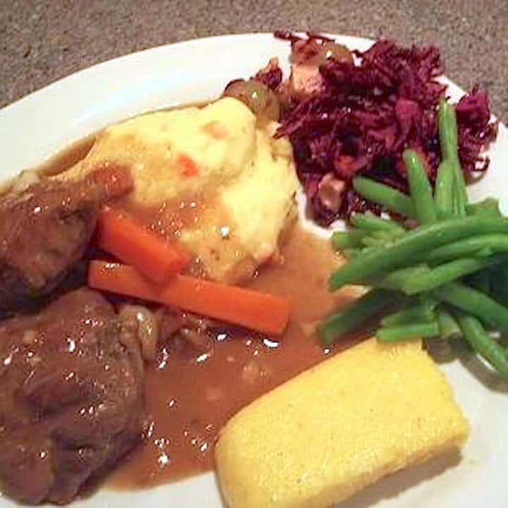 billede til ølbraiserede svinekæber med polenta
