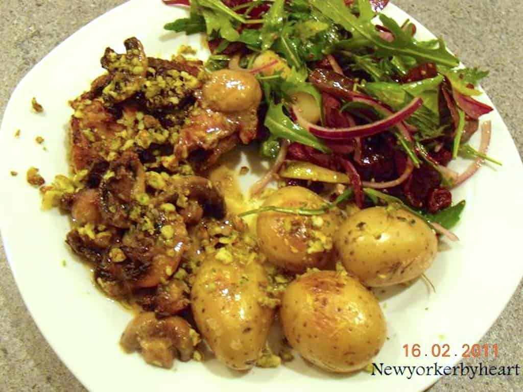 Sennepskylling med bacon, svampe og mandelgremolata